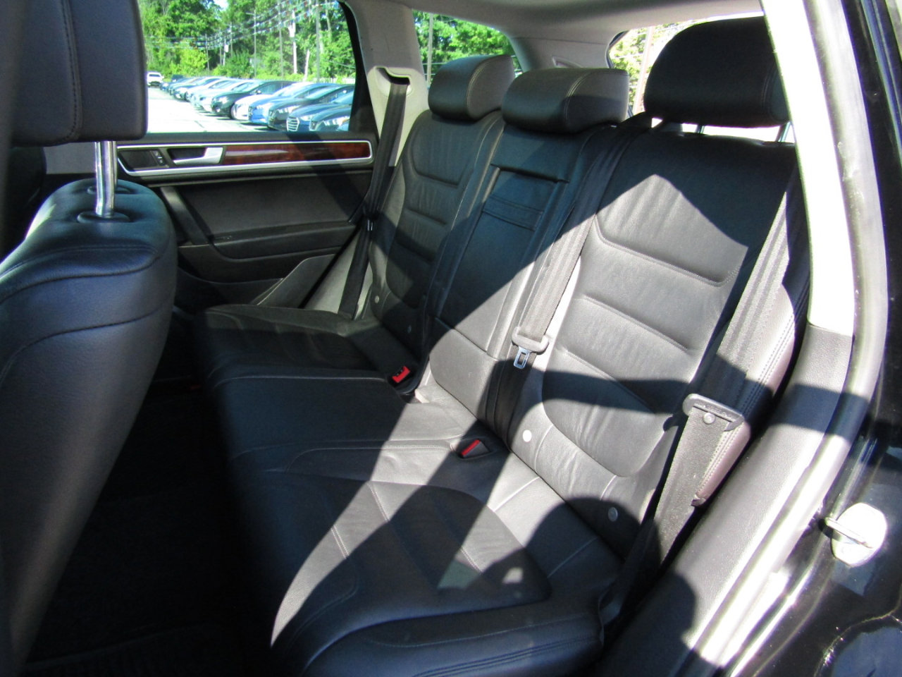 Used 2014 Volkswagen Touareg VR6 image 19