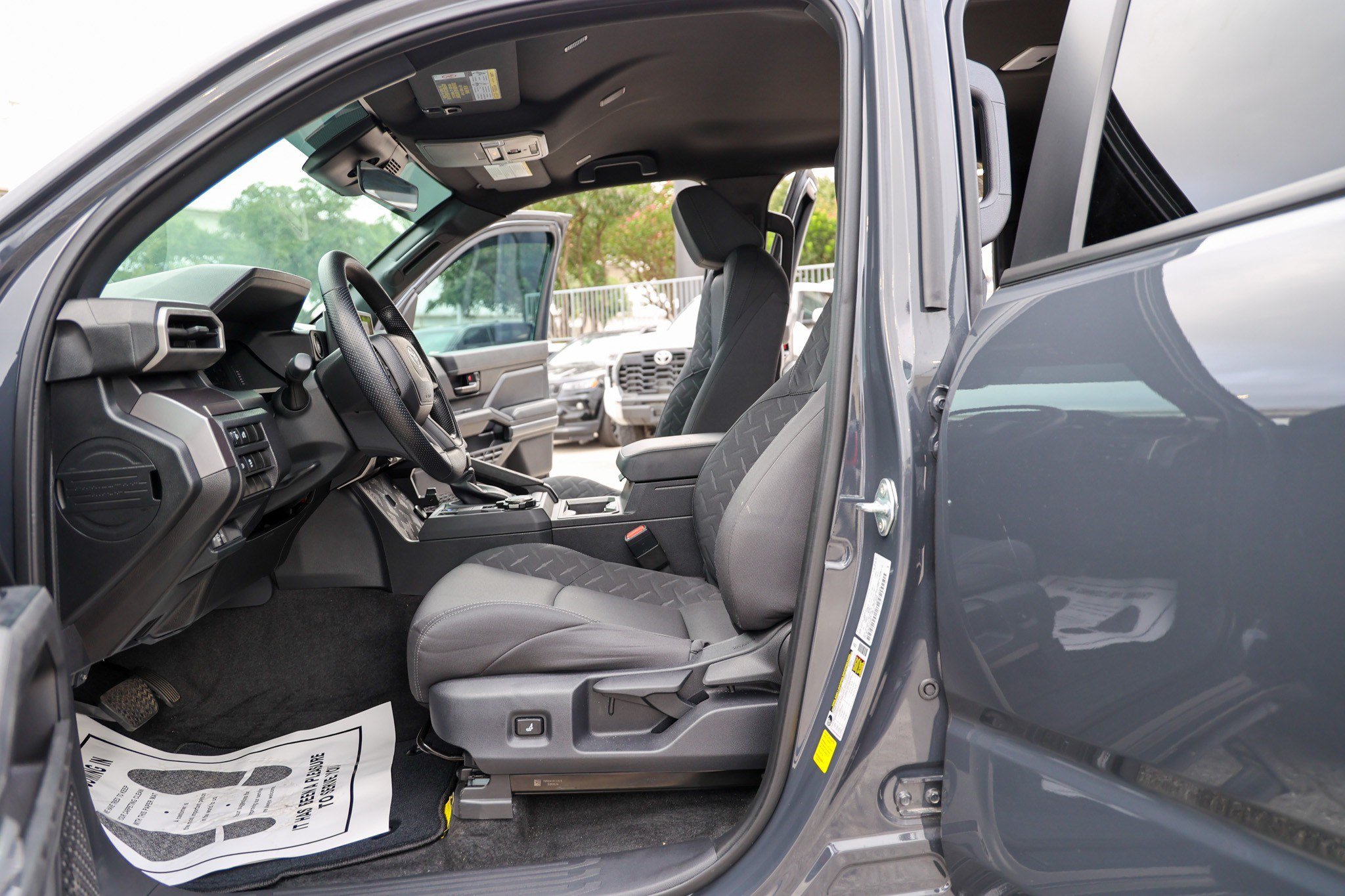 Certified 2025 Toyota Tacoma SR5 AWD/4WD image 31