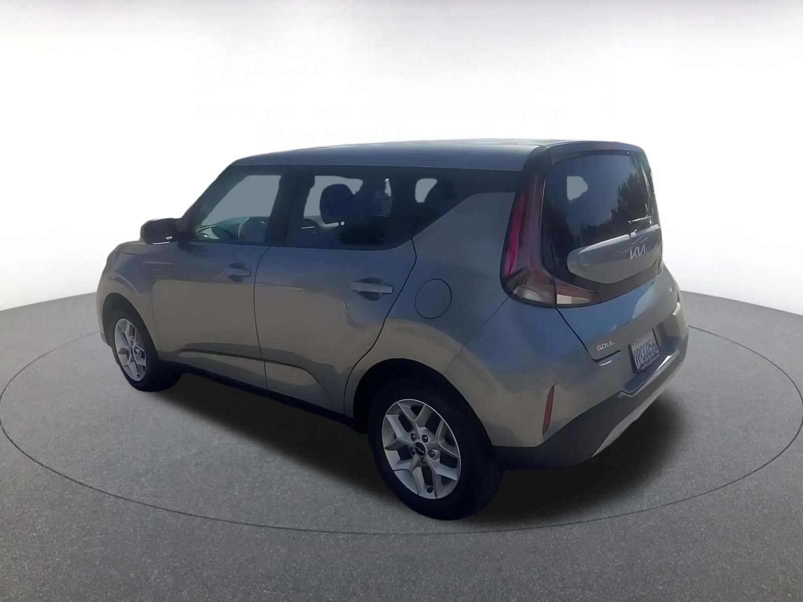 Used 2025 Kia Soul LX w/ LX Technology Package FWD image 9