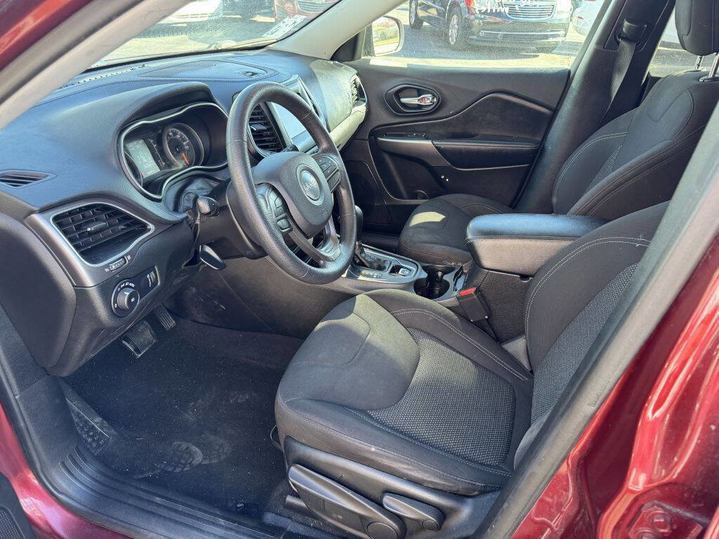 Used 2019 Jeep Cherokee Latitude w/ Popular Appearance Group image 8