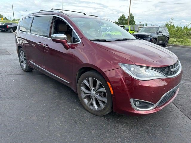 Used 2019 Chrysler Pacifica Limited w/ Tire & Wheel Group FWD image 7