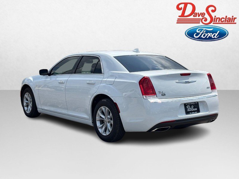 Used 2023 Chrysler 300 Touring RWD image 9