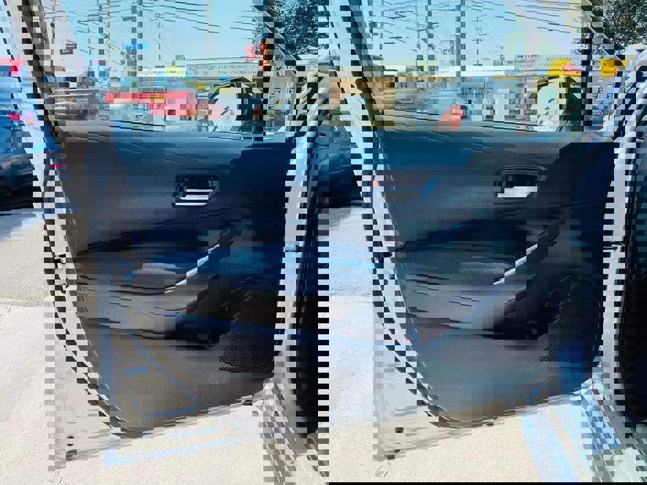 Used 2020 Toyota Corolla LE FWD image 18