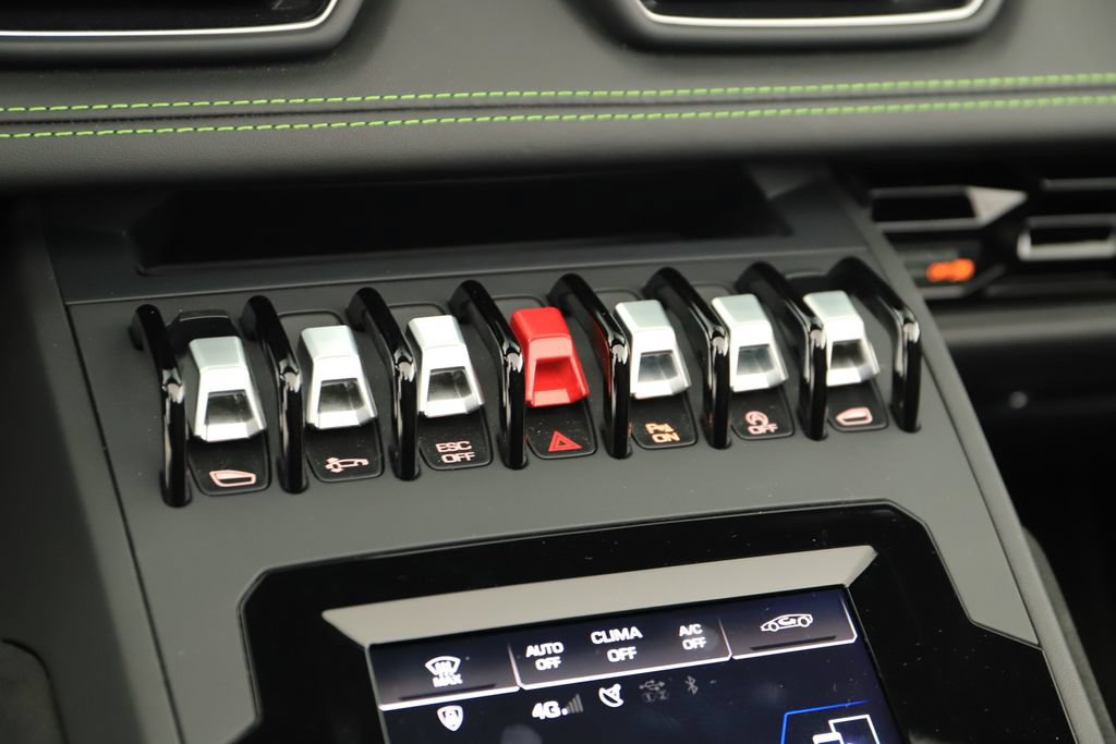 Used 2022 Lamborghini Huracan EVO RWD image 24