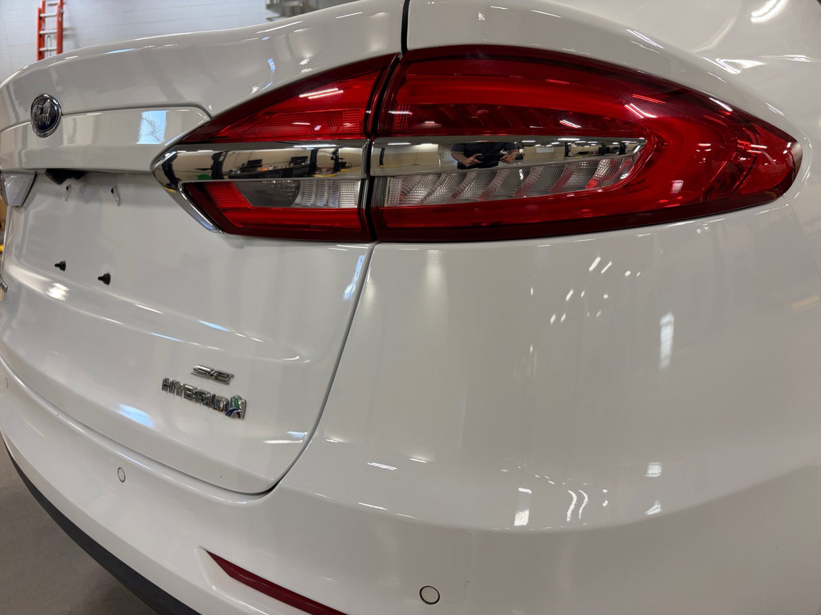 Used 2020 Ford Fusion SE FWD image 32