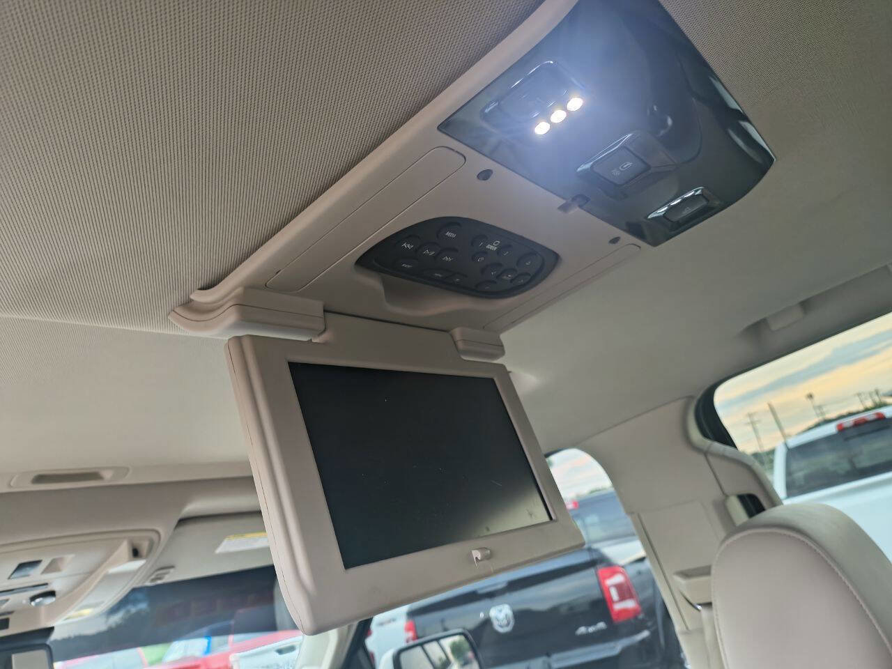 Used 2015 Cadillac Escalade Premium image 24