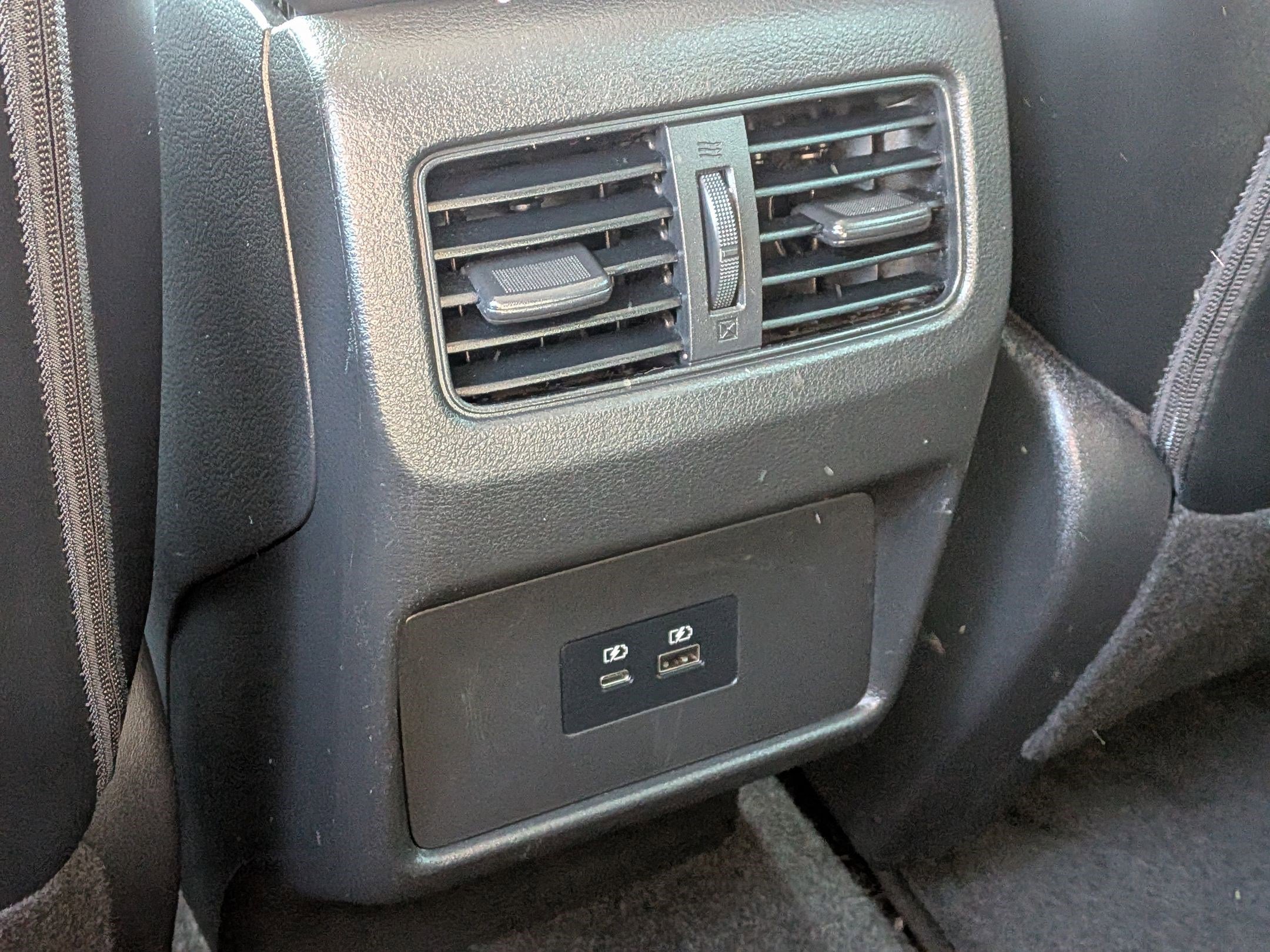 Used 2023 Nissan Rogue SV w/ SV Premium B Package image 30