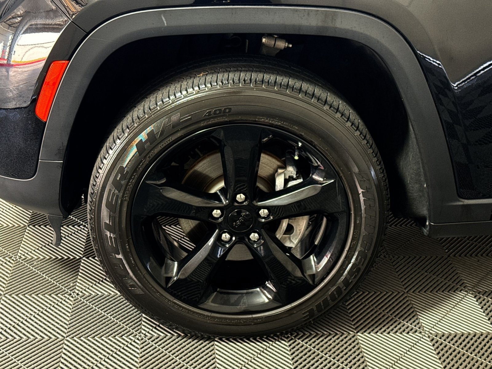 Used 2023 Jeep Grand Cherokee Altitude AWD/4WD image 12