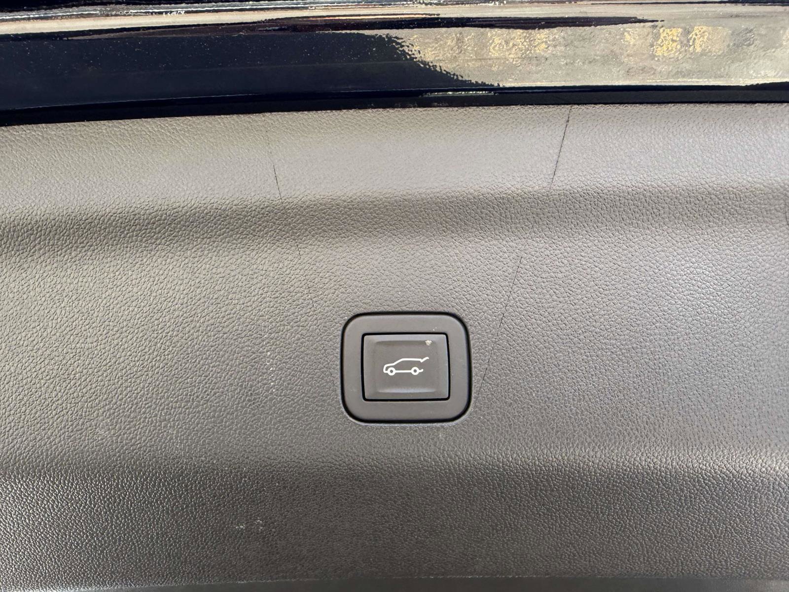 Certified 2025 Chevrolet Suburban Premier AWD/4WD image 8