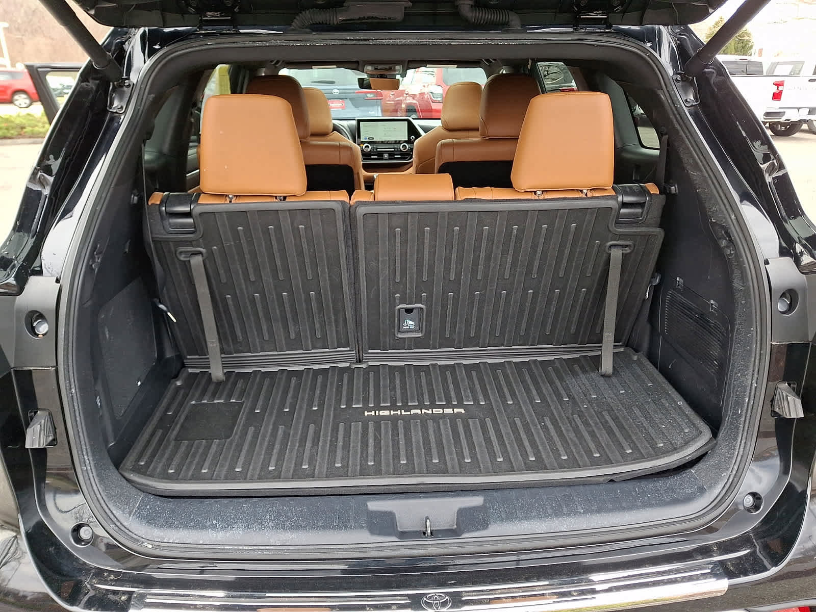 Used 2024 Toyota Highlander Platinum image 31