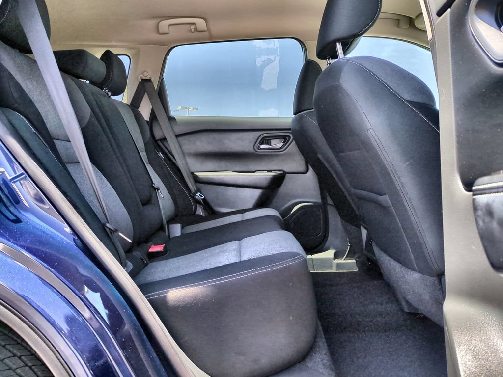 Used 2025 Nissan Rogue SV FWD image 33