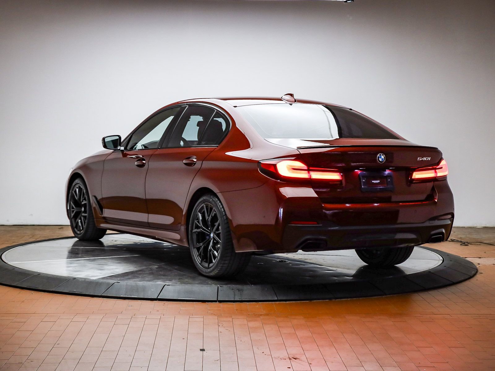 Certified 2023 BMW 540i w/ M Sport Package image 2