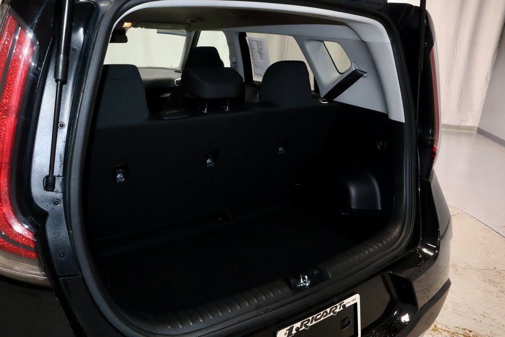 Used 2025 Kia Soul LX image 12