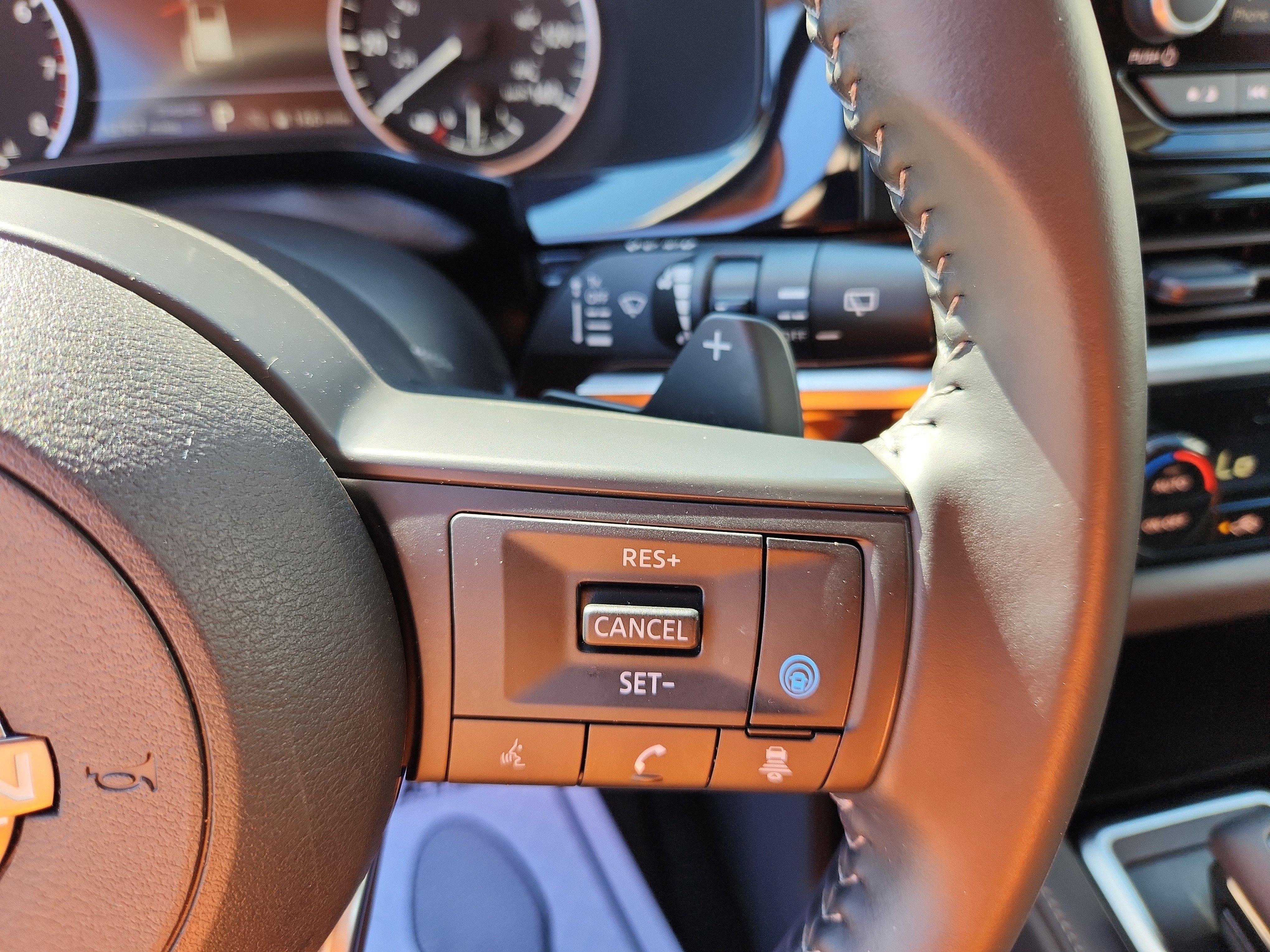 Used 2025 Nissan Pathfinder SV image 28