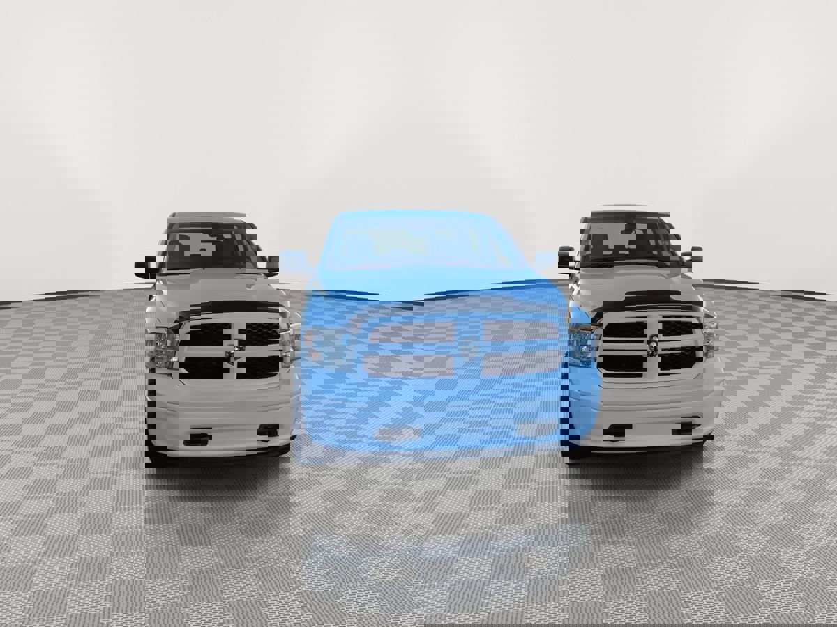 Used 2022 RAM 1500 Classic SLT image 2