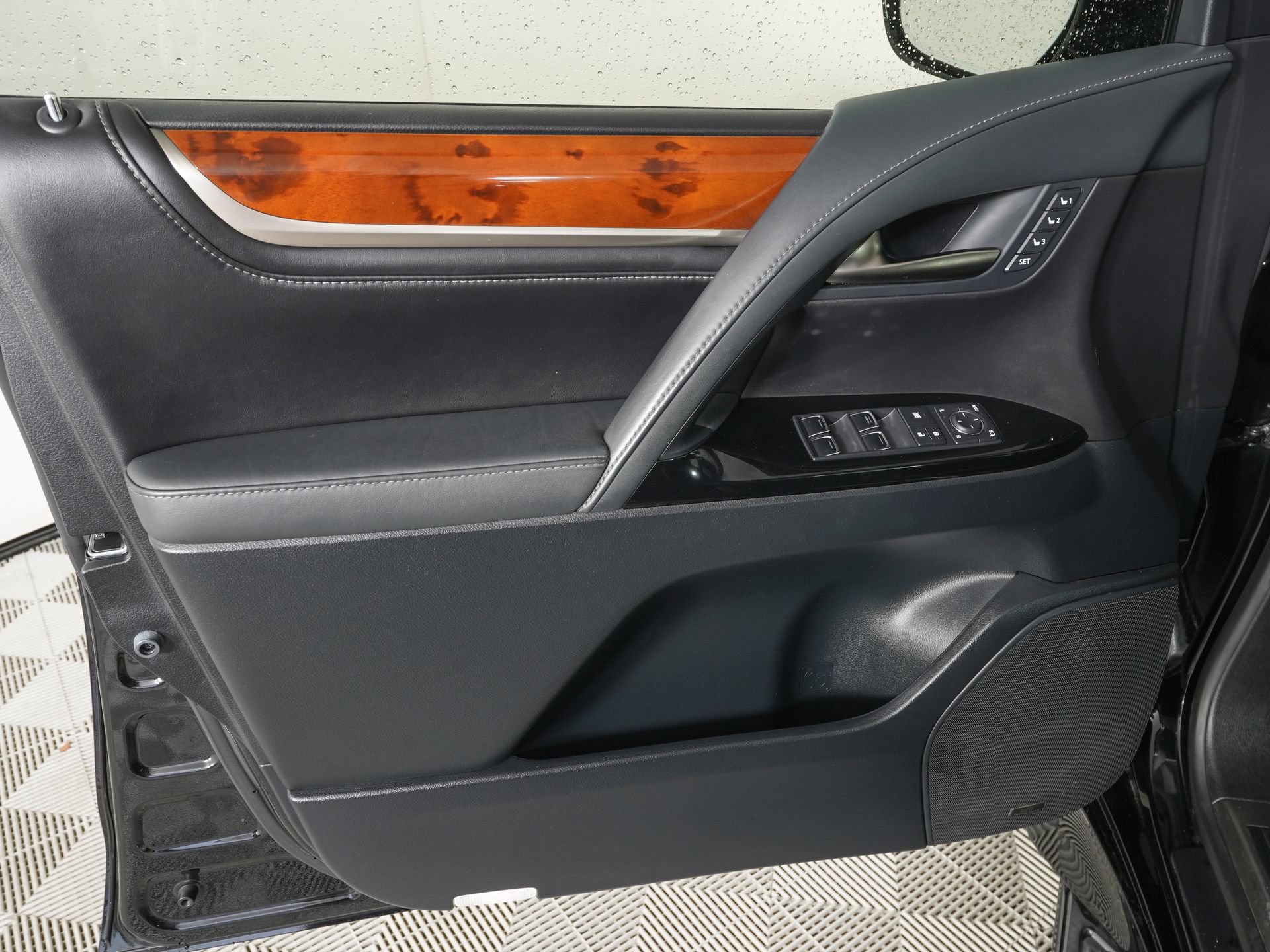 Used 2016 Lexus LX 570 4WD w/ Luxury Package image 16