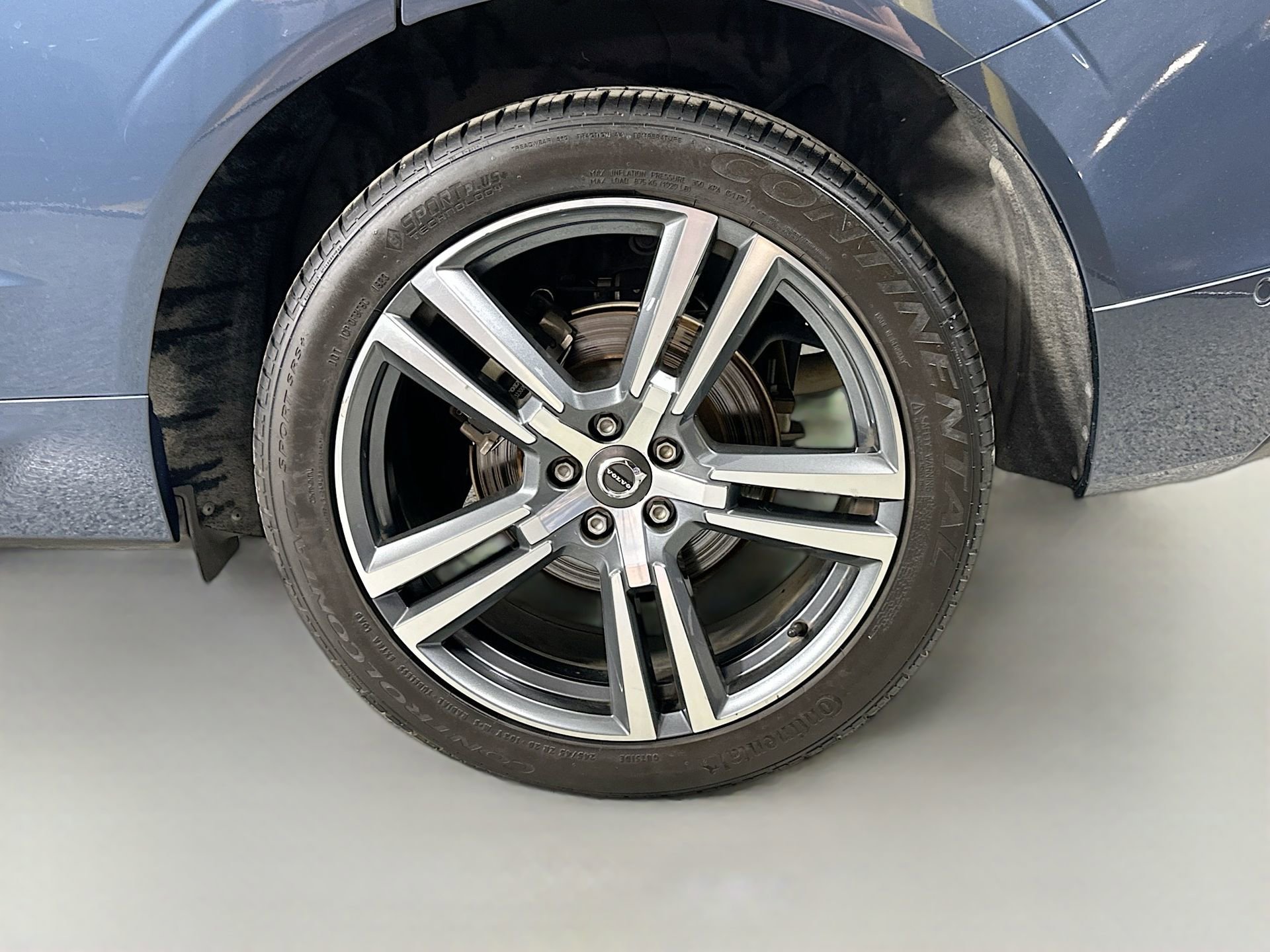 Certified 2018 Volvo XC60 T5 Momentum w/ Convenience Package image 31