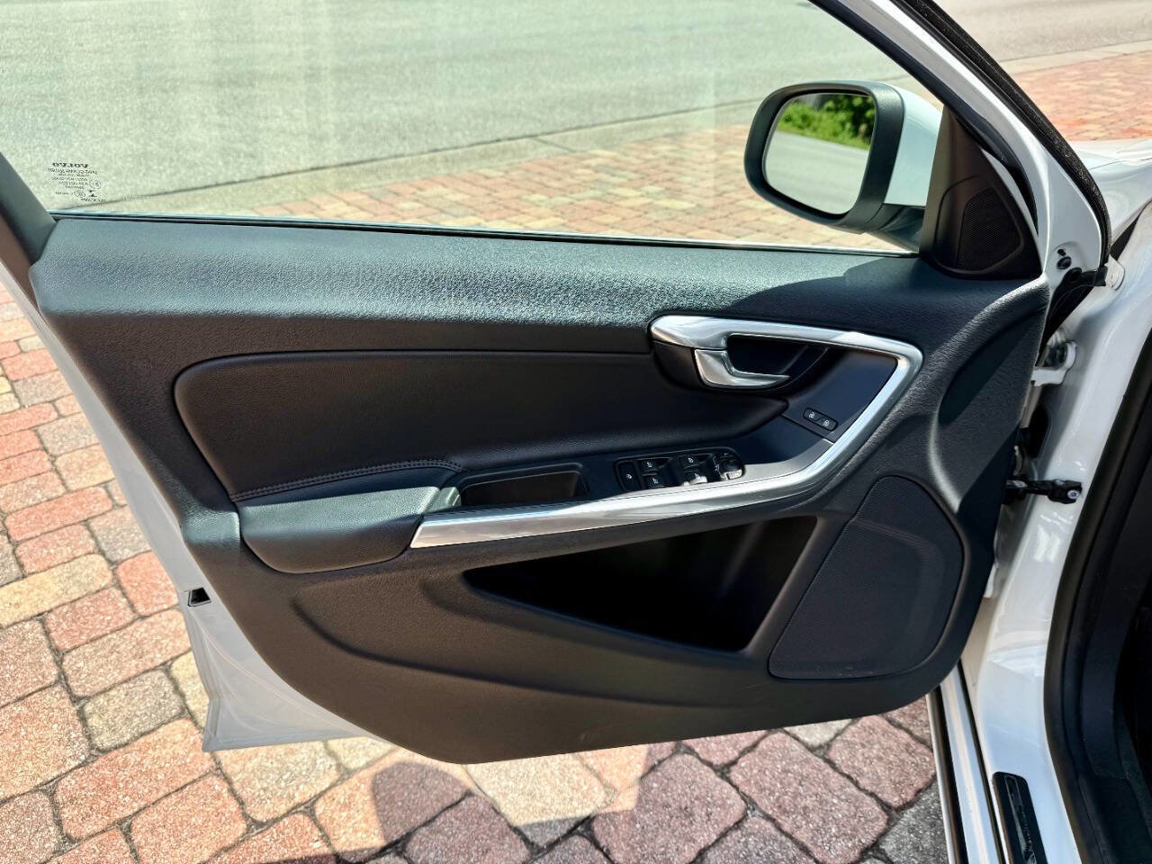 Used 2016 Volvo S60 T5 Premier image 14