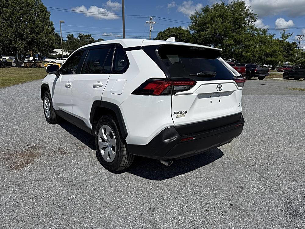 Used 2022 Toyota RAV4 LE image 3