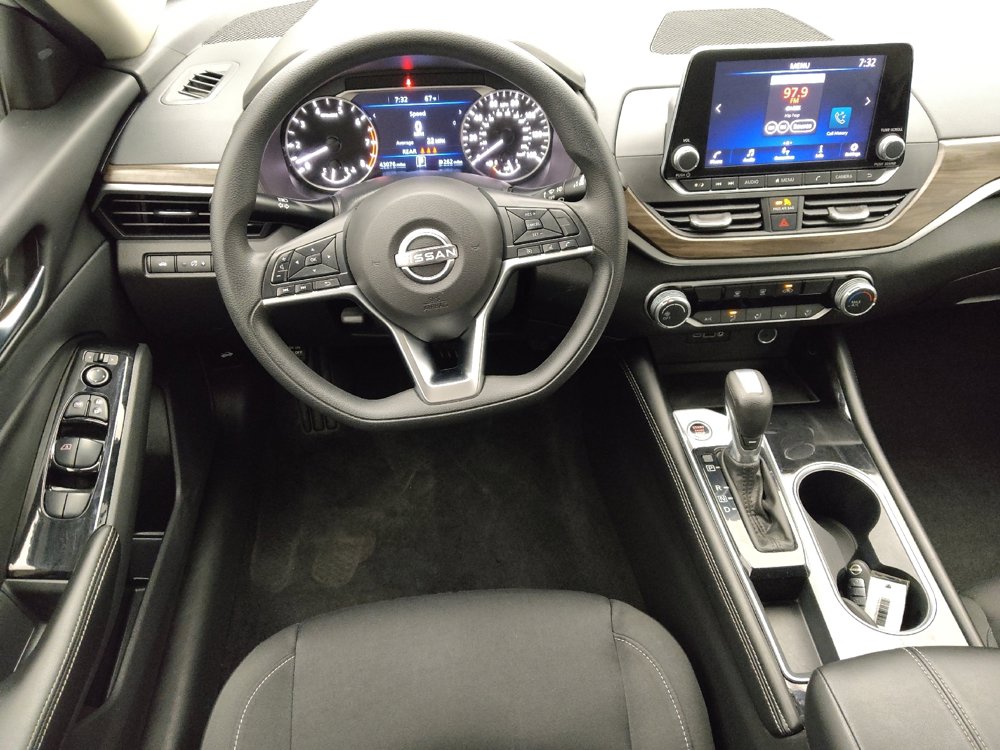 Used 2023 Nissan Altima 2.5 SV image 22