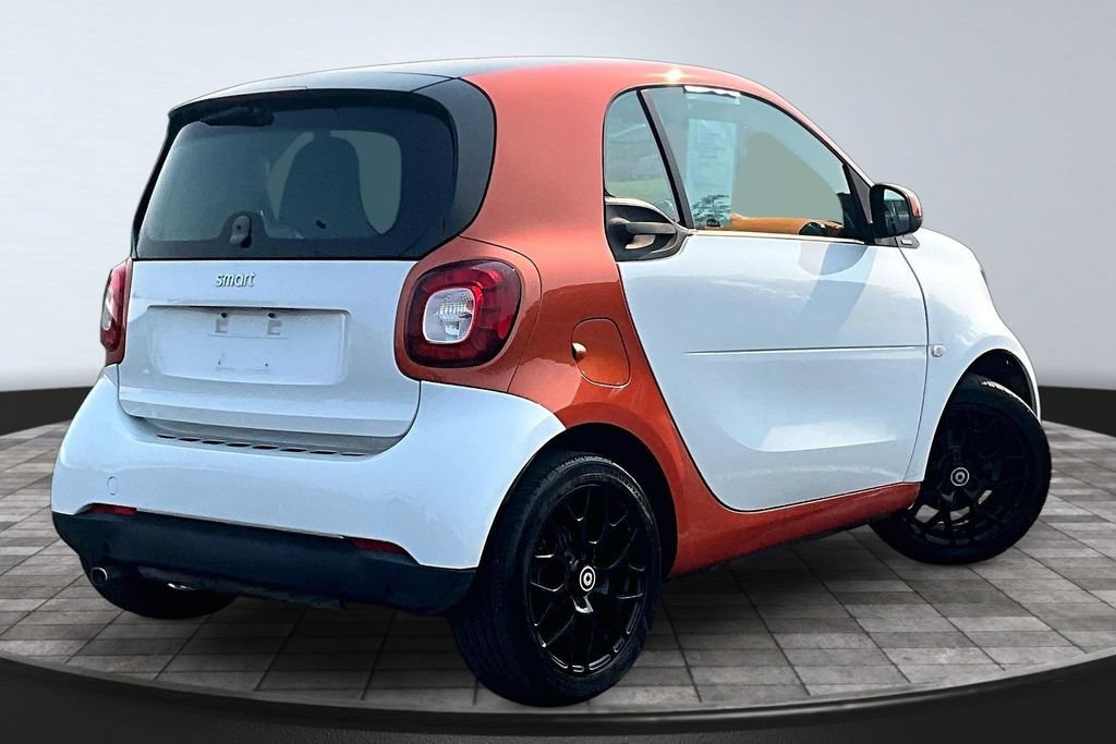 Used 2016 smart fortwo passion RWD image 2