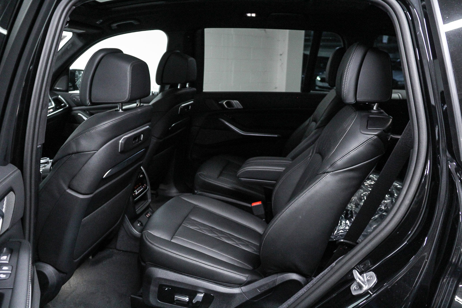 New 2026 BMW X7 M60i image 17