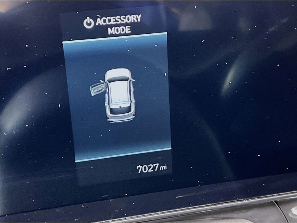 Certified 2025 Hyundai Kona SE image 12