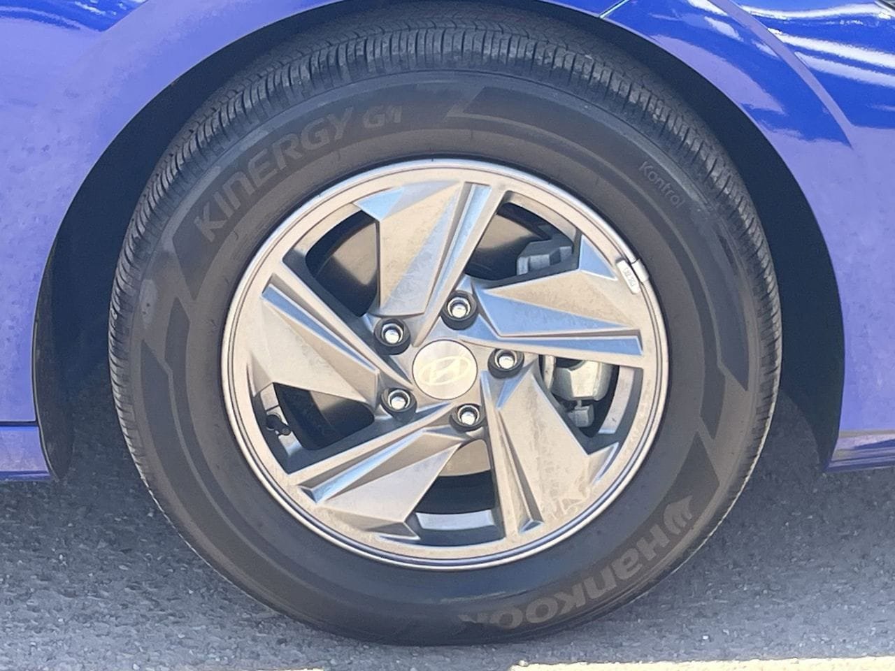 Certified 2024 Hyundai Elantra SE image 9
