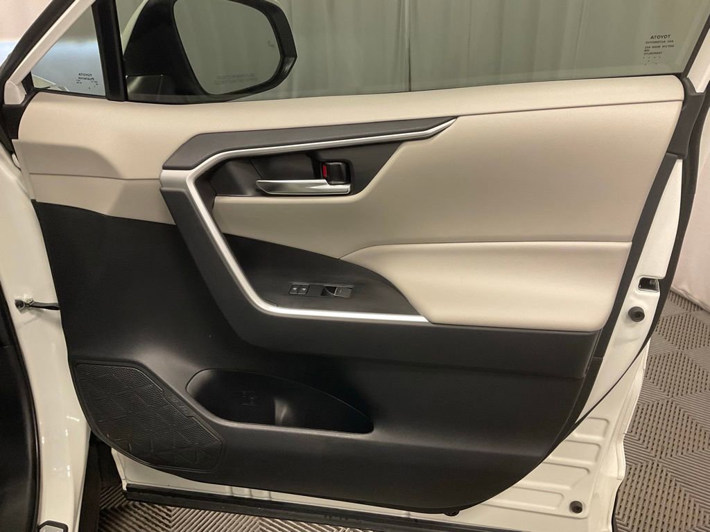 Used 2024 Toyota RAV4 XLE image 27