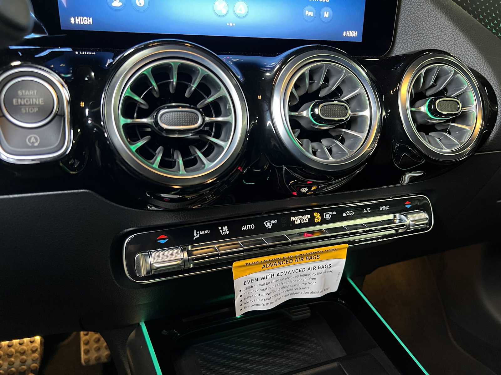 Used 2025 Mercedes-Benz GLA 250 4MATIC image 34