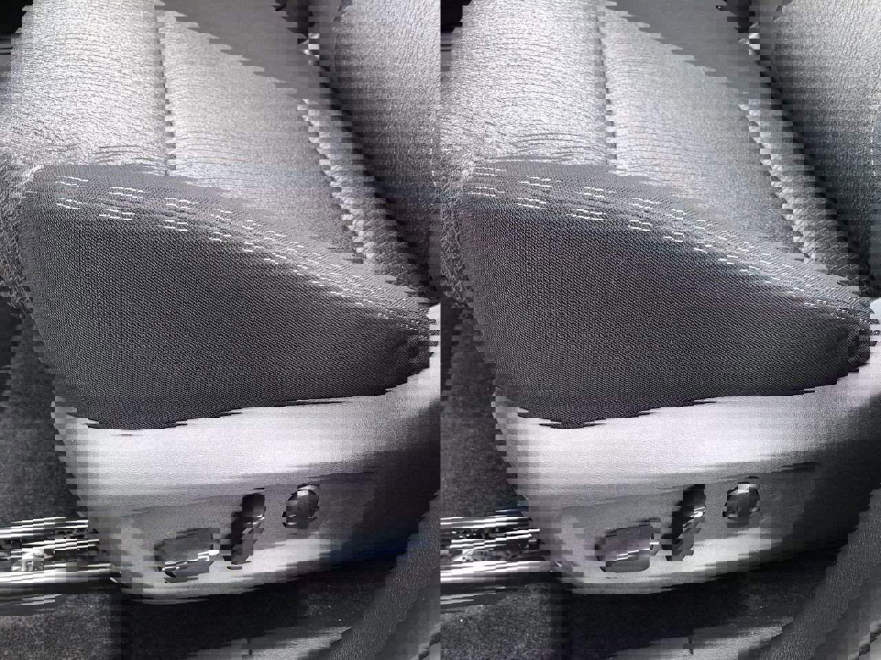 Used 2025 Nissan Rogue SV image 23