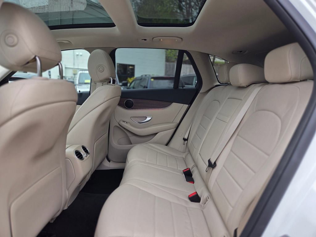 Used 2022 Mercedes-Benz GLC 300 4MATIC w/ Premium Package Lite image 23