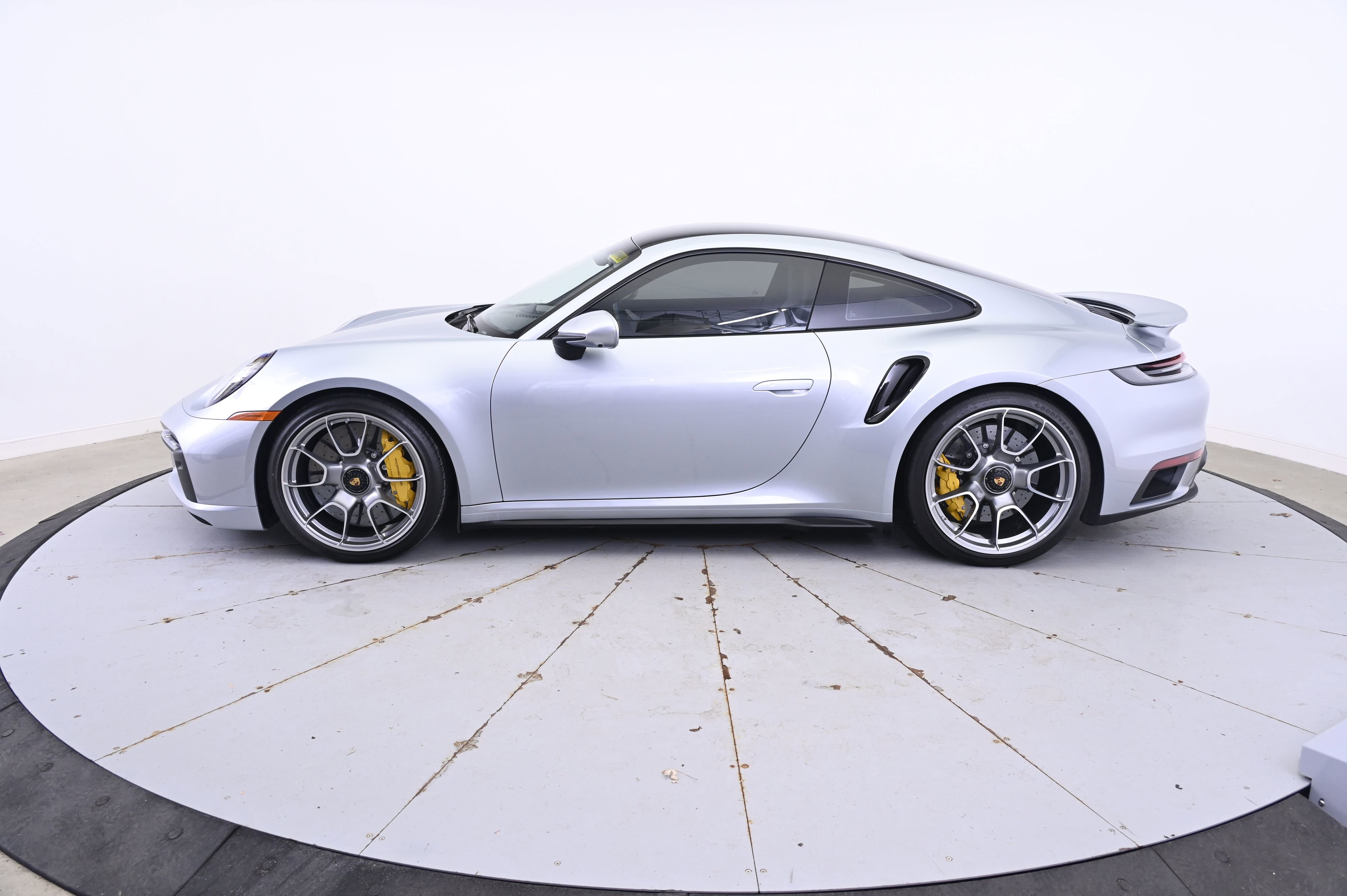 Used 2021 Porsche 911 Turbo image 2