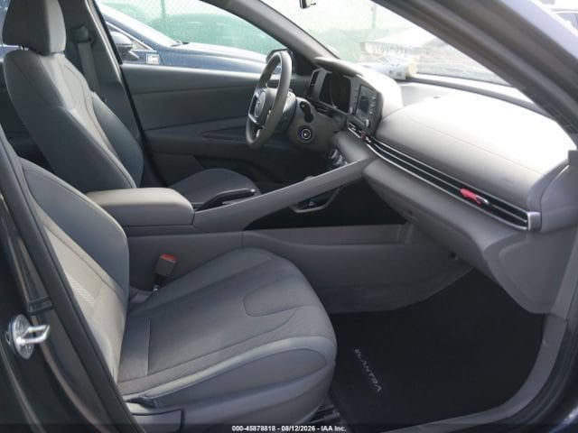 Used 2021 Hyundai Elantra SE FWD image 5