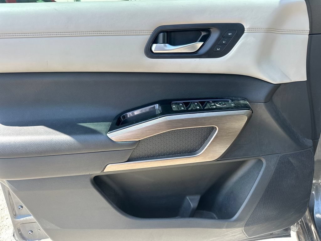 Used 2022 Nissan Pathfinder Platinum w/ Cargo Package FWD image 44