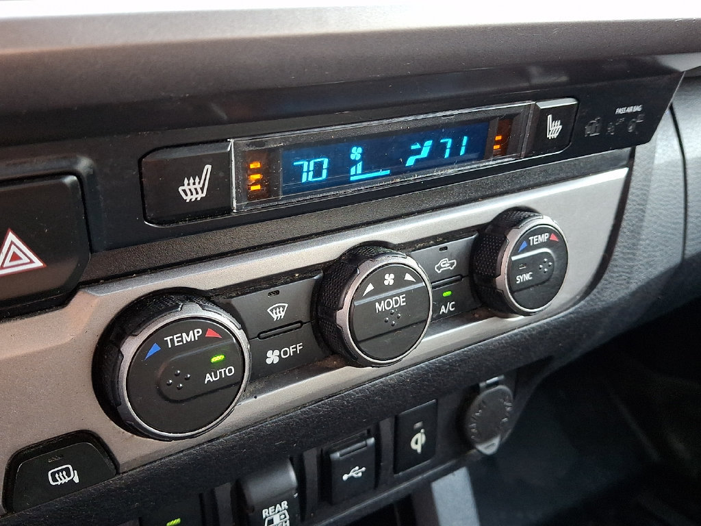 Used 2020 Toyota Tacoma Limited AWD/4WD image 18