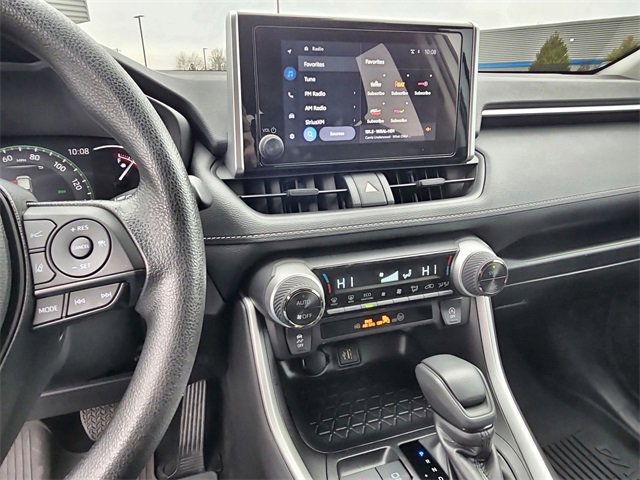 Used 2025 Toyota RAV4 XLE image 26