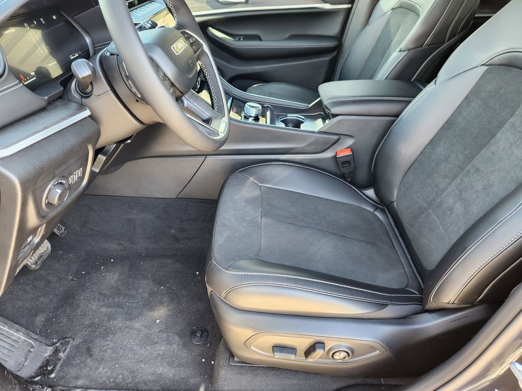 New 2026 Jeep Grand Cherokee Altitude image 7