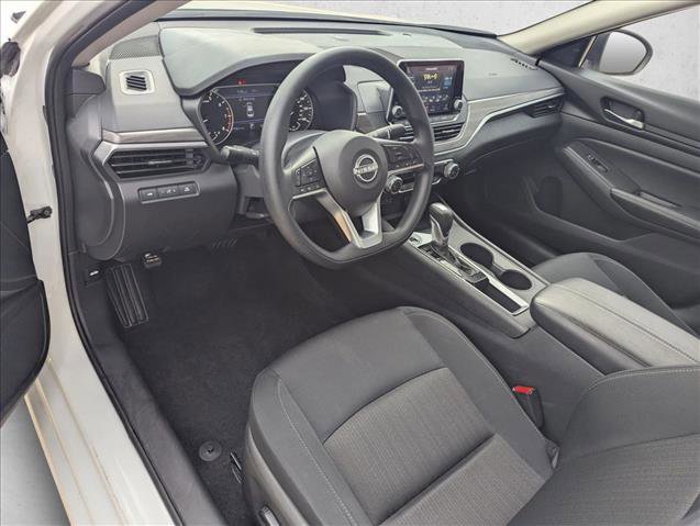 Used 2025 Nissan Altima 2.5 SV FWD image 10