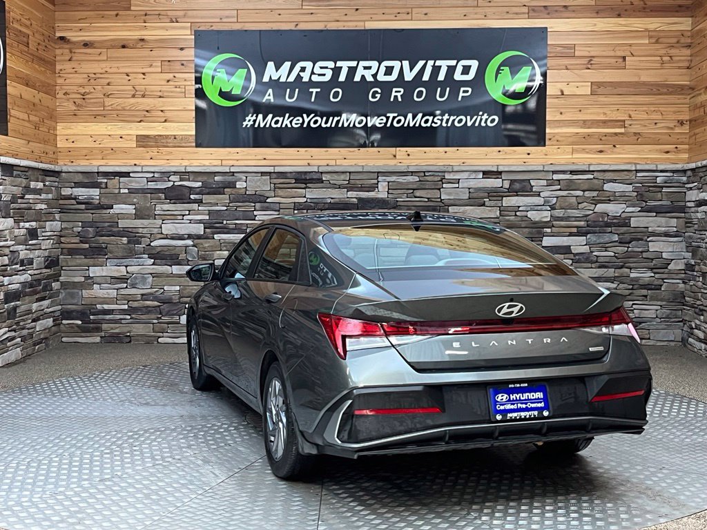 Used 2025 Hyundai Elantra Hybrid FWD image 10