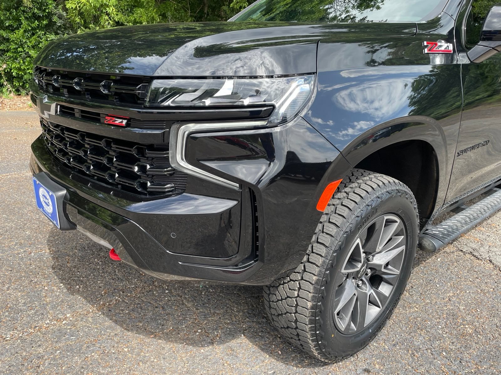 Used 2024 Chevrolet Suburban Z71 w/ Luxury Package AWD/4WD image 11