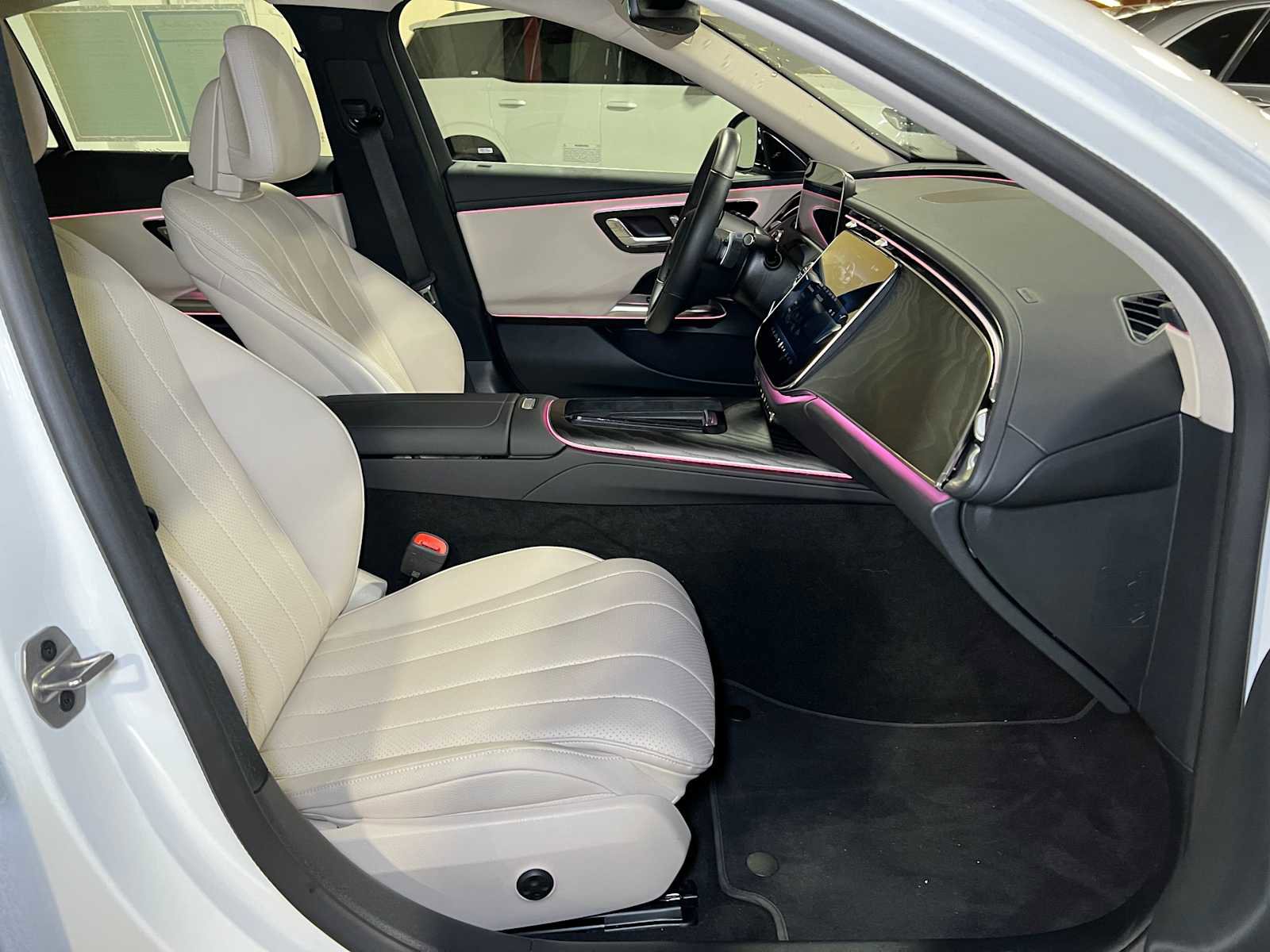 Used 2025 Mercedes-Benz E 350 4MATIC Sedan image 12