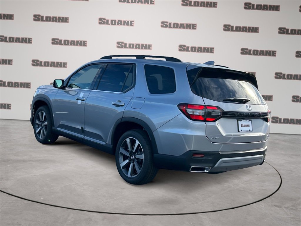 New 2025 Honda Pilot Touring image 3