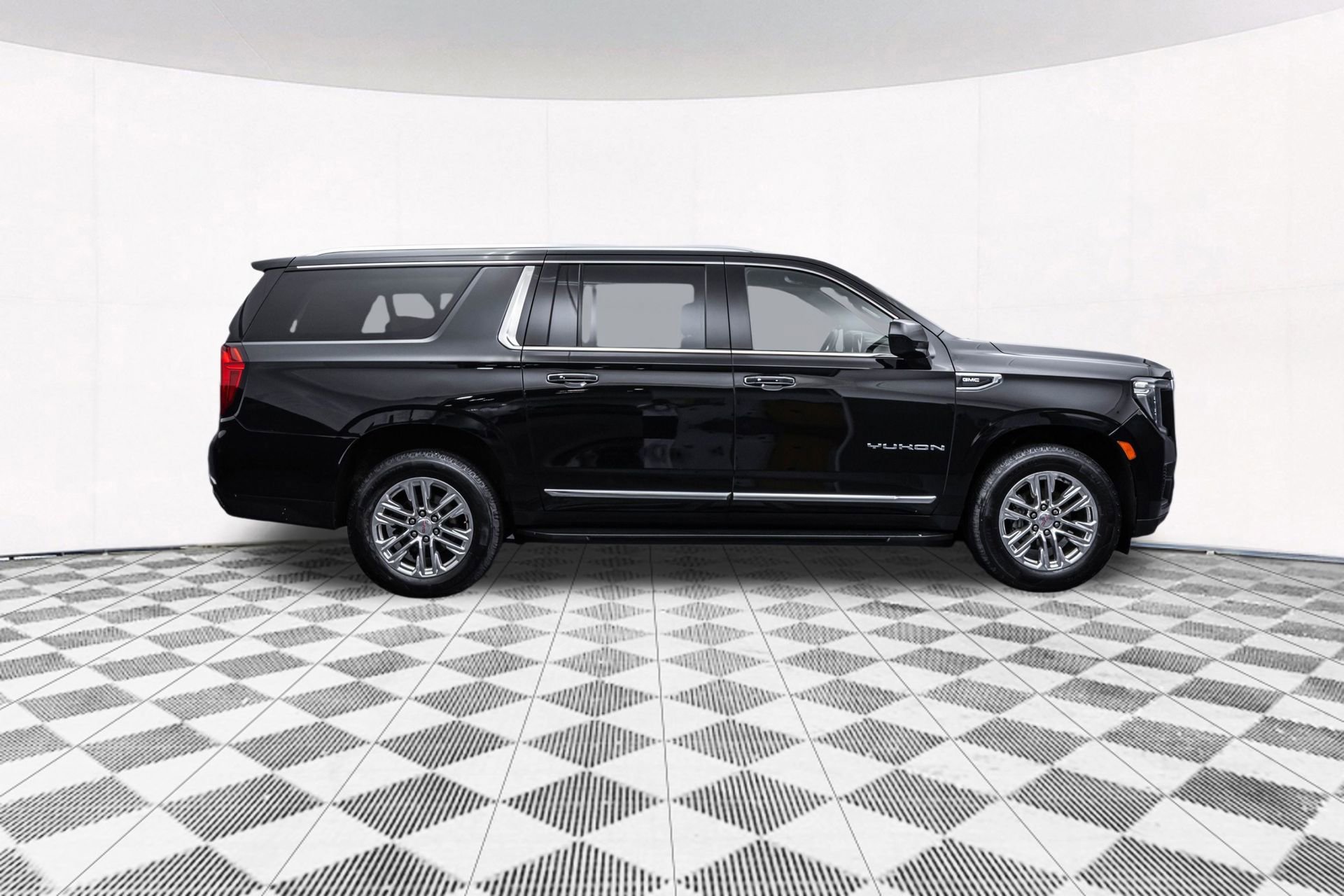 Used 2021 GMC Yukon XL SLT image 13