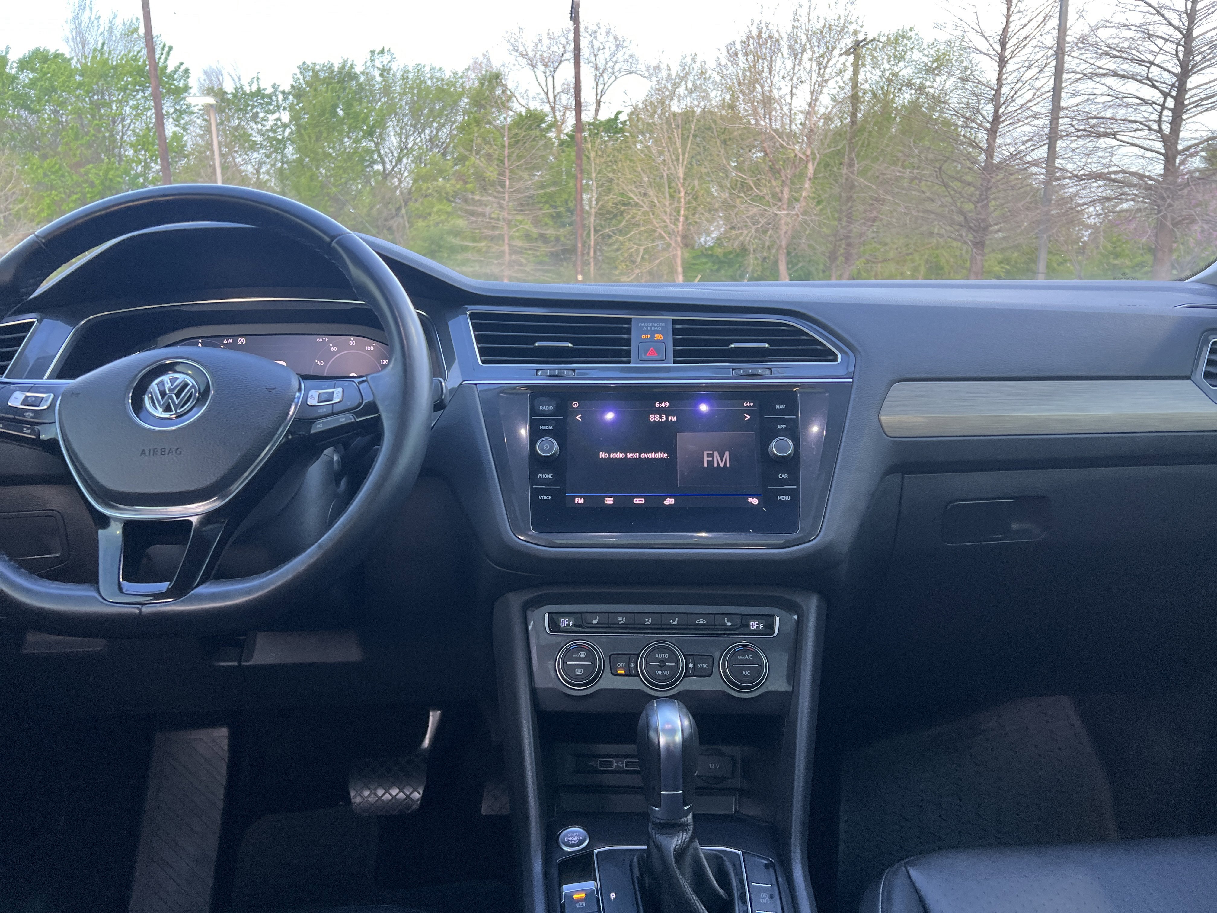 Used 2019 Volkswagen Tiguan SEL image 28