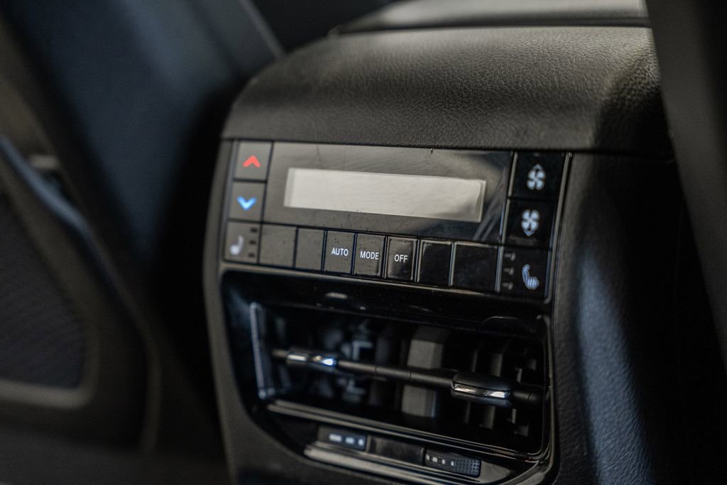 Used 2024 Jeep Grand Cherokee L Limited w/ Luxury Tech Group II image 40