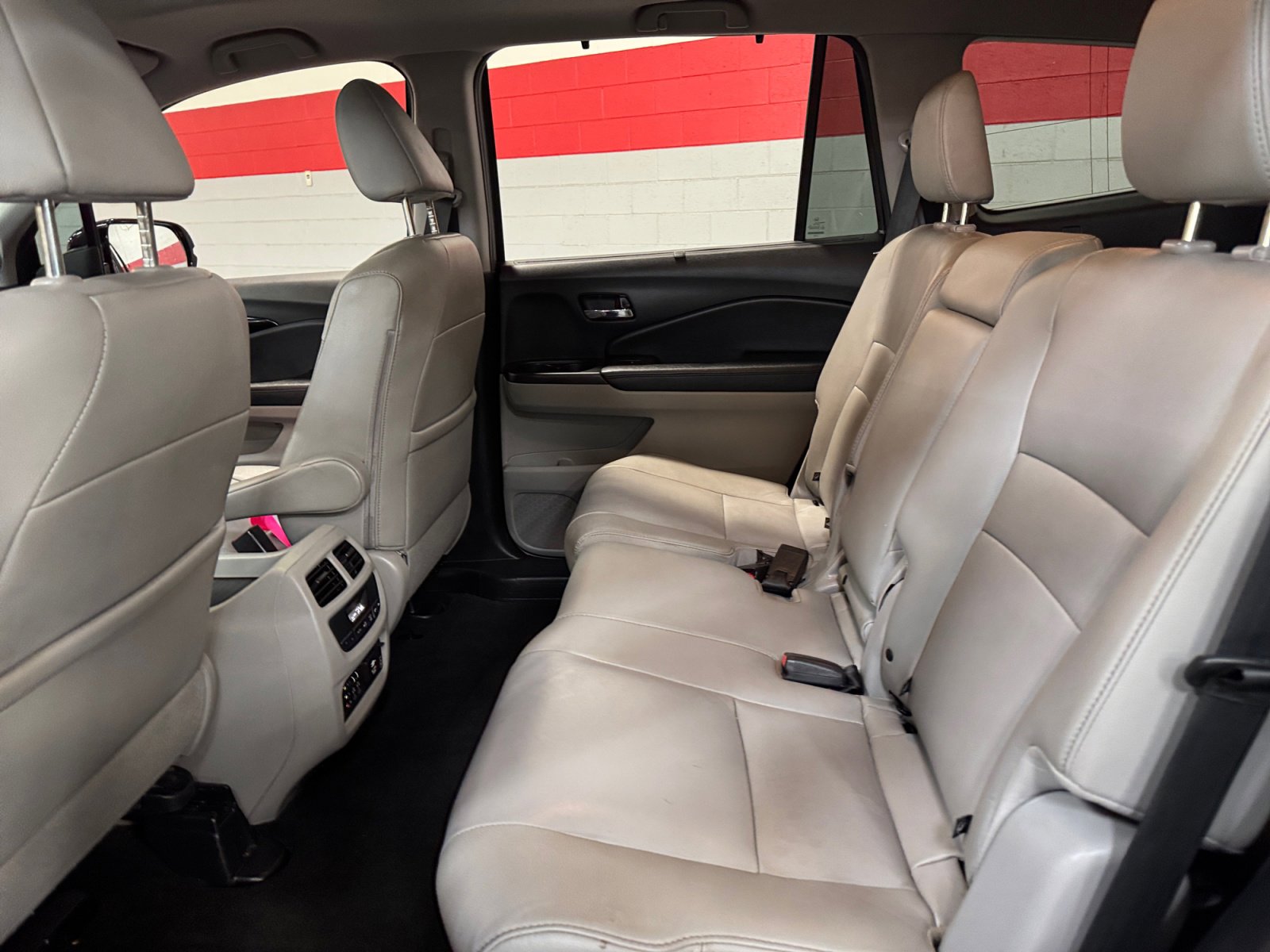 Used 2018 Honda Pilot Touring image 17