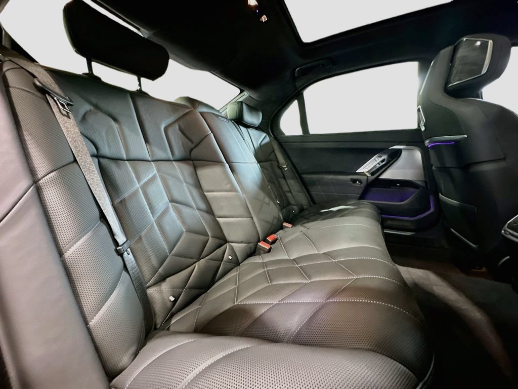 Used 2024 BMW 740i w/ Premium Package RWD image 28