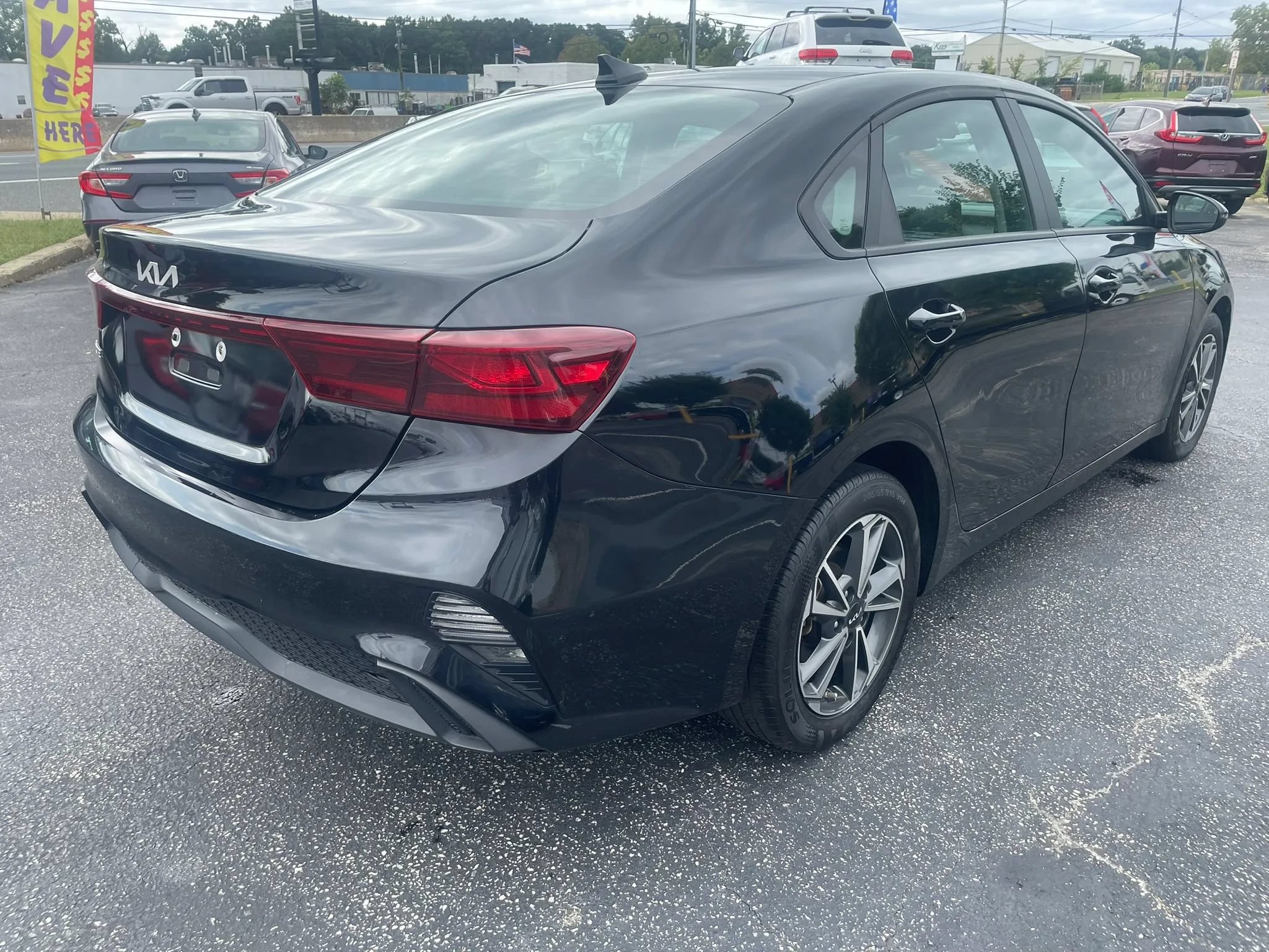 Used 2024 Kia Forte LXS w/ LXS Technology Package FWD image 5