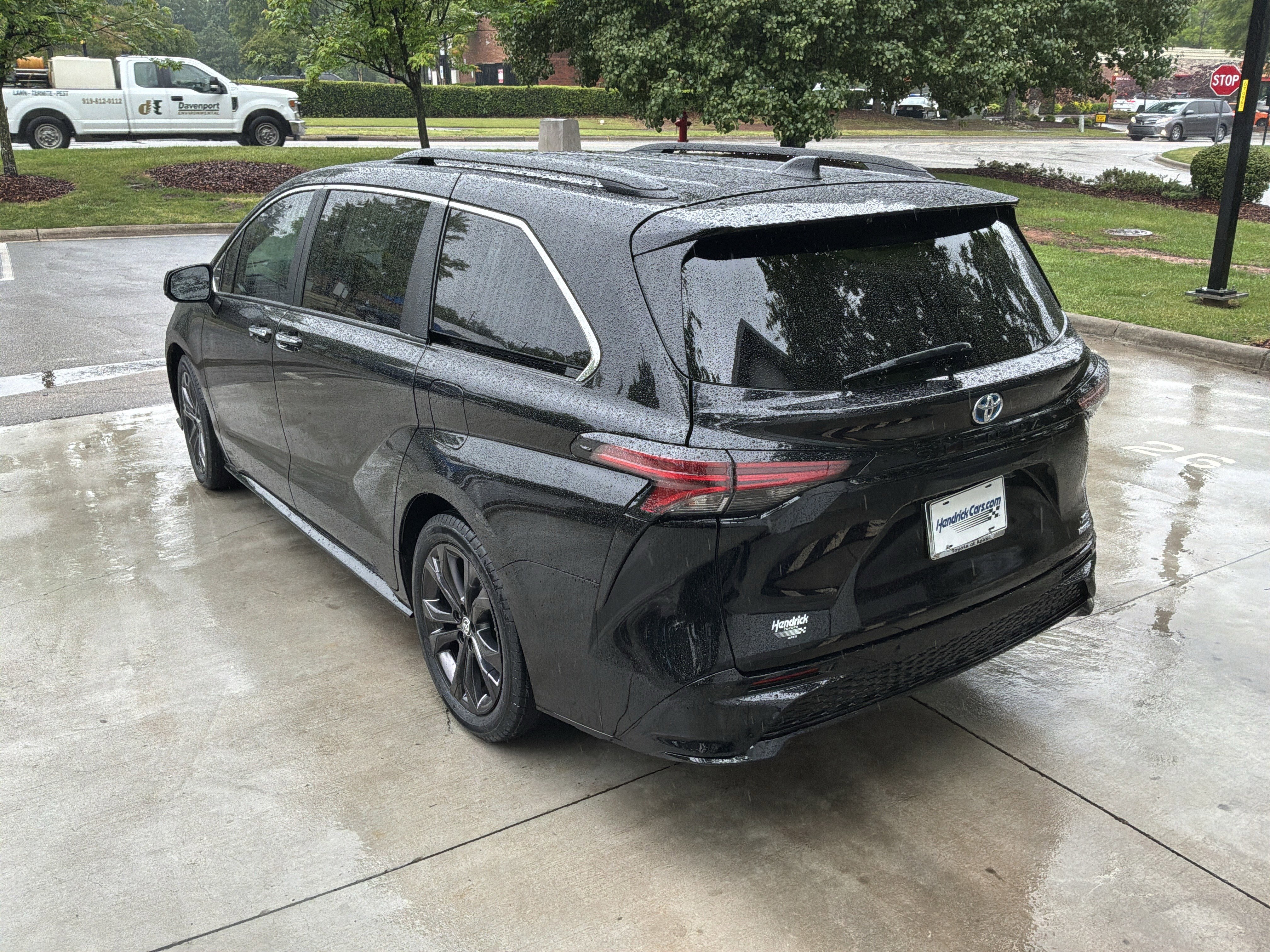 Used 2023 Toyota Sienna XSE FWD image 8